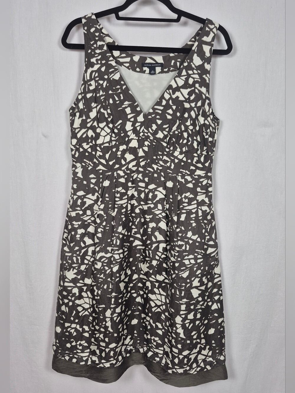 Banana Republic 100% Silk Abstract Print Sleeveless V-Neck Dress